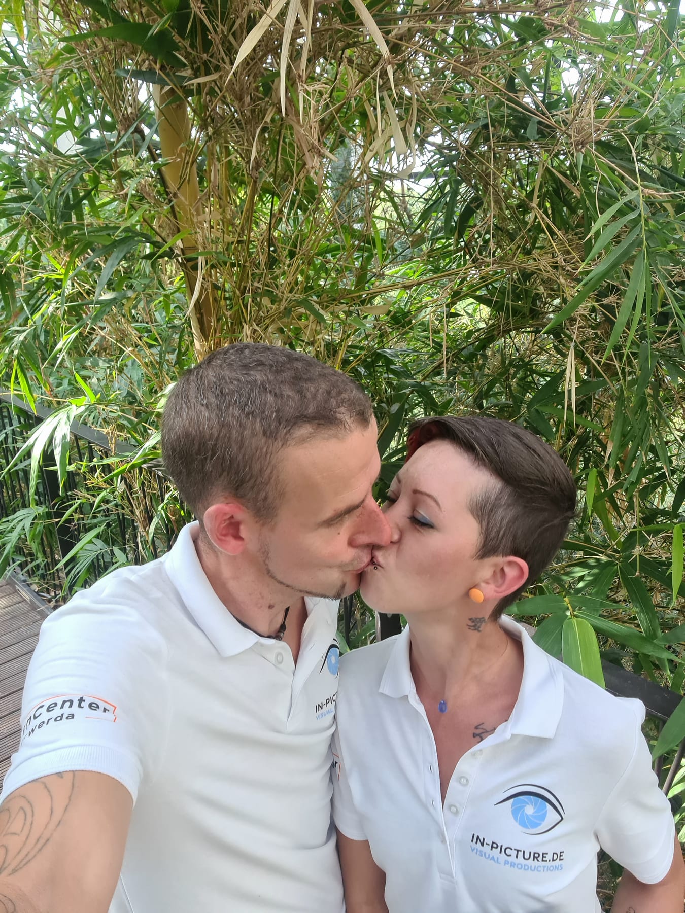 Hatzi und Kekzi kuessen sich 2021